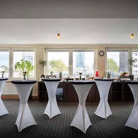 Motel One Frankfurt-Riverside