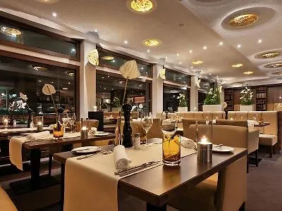 Motel One Frankfurt-Riverside Hotel