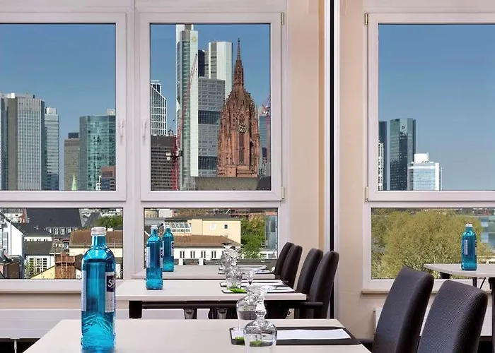 Motel One Frankfurt-Riverside