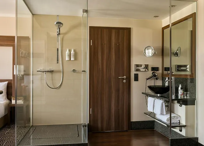 Motel One Frankfurt-Riverside Hotel 3*