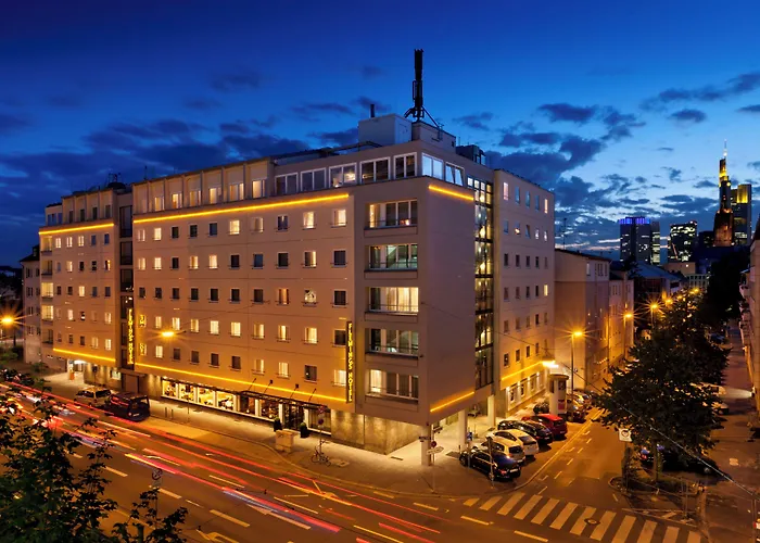 Motel One Frankfurt-Riverside 3*