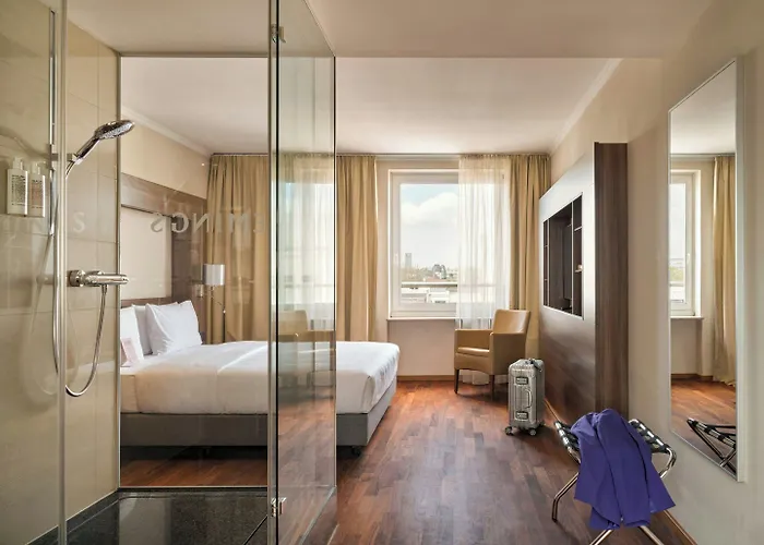 Motel One Frankfurt-Riverside Hotel 3*